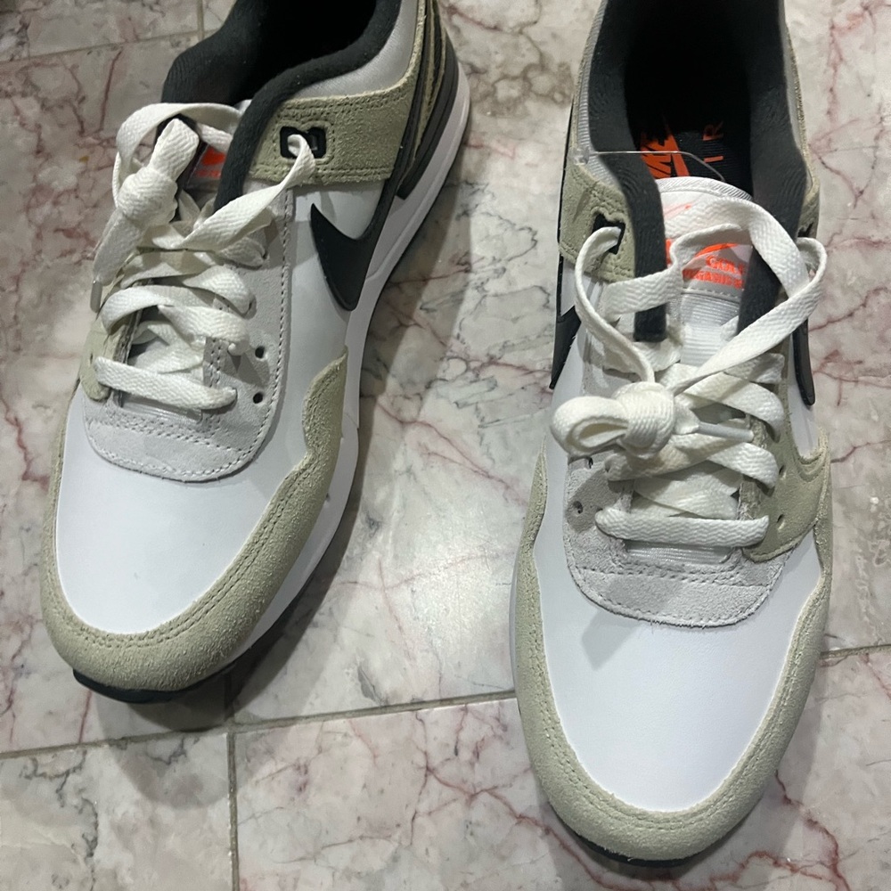 Nike Pegasus fj2245-103. 89-G Golf shoe suede Beige and White Sneakers new